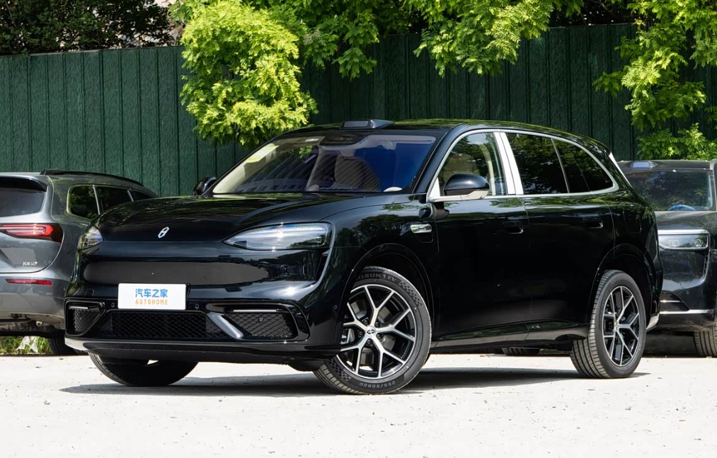 Электромобиль AITO M6